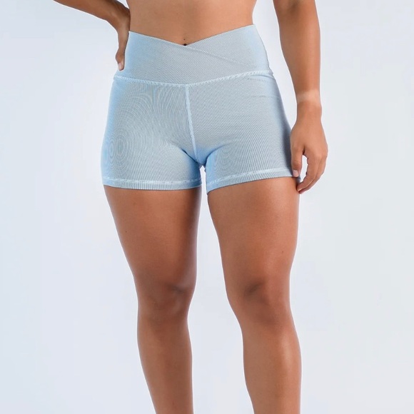 Fleo V waist band ribbed shorts - Picture 1 of 3